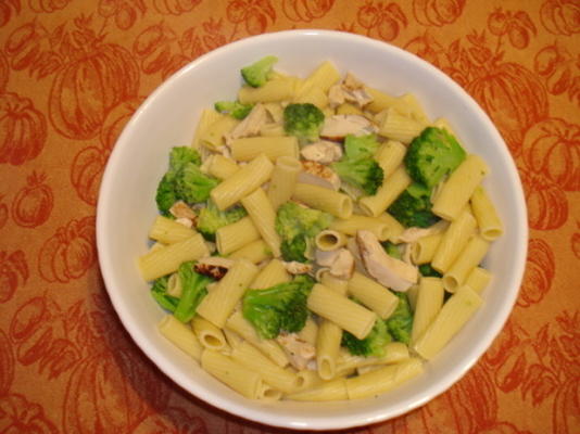 pesto pasta met kip van broccoli