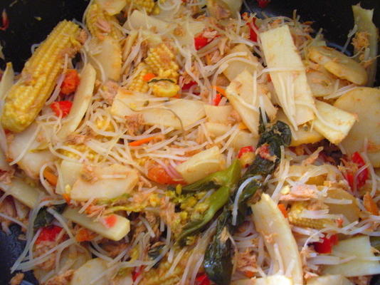 rundvlees, groenten en rijstnoedels met oestersaus