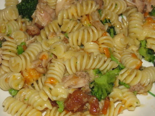 kip en broccoli bow-tie pastasalade