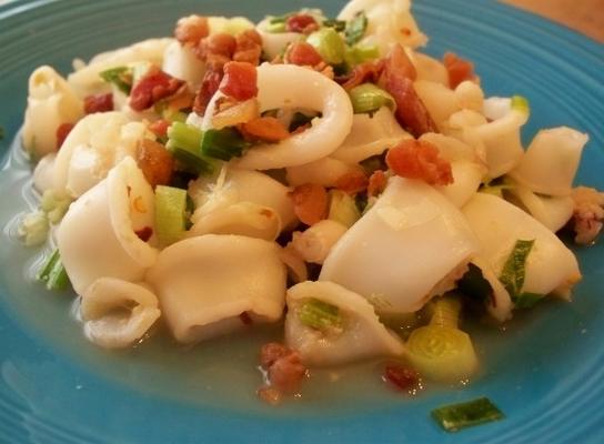 pittige calamares met spek en scallions