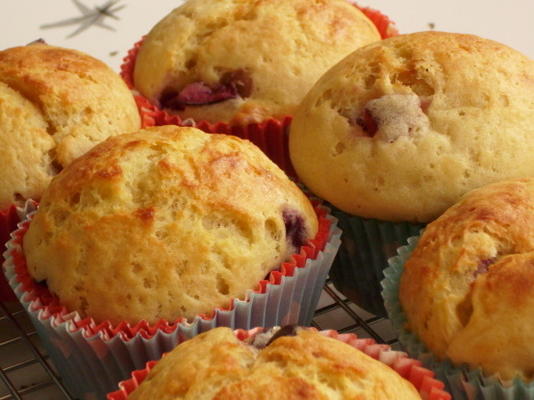 cherry ricotta muffins