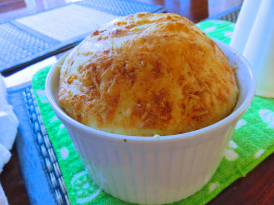 souffle au fromage (kaassoufflé)