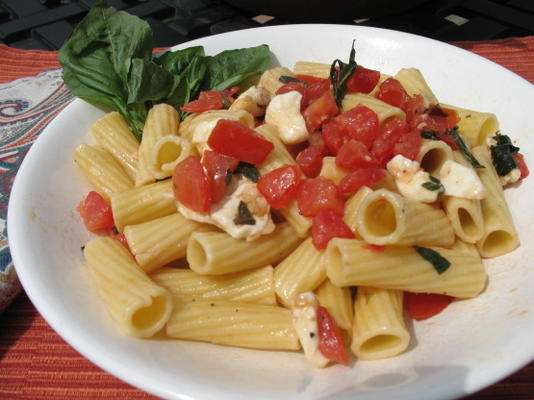 rigatoni caprese