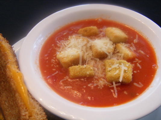 snelle romige tomatensoep met kruiden