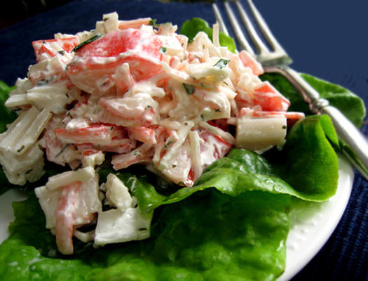 krab-komkommersalade in tomatendoppen