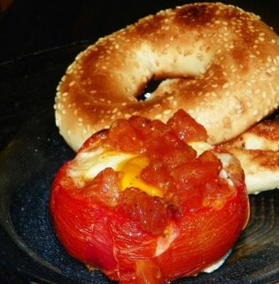 gebakken eieren in tomaten