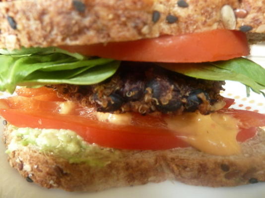 zwarte bonen-quinoa-burgers