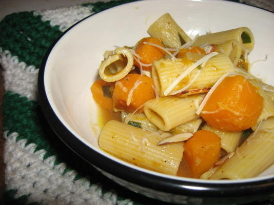 pasta met butternut squash en salie (vriendelijk voor de toeschouwers)