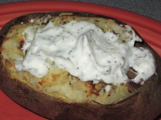 gevulde gebakken aardappelen met mierikswortel crème