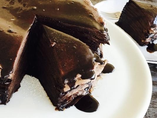 crêpe cake met espresso chocolade glazuur