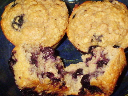 gezonde, magere bosbessen (of chocolade) havermout muffins