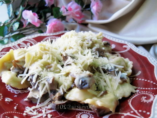 tortellini met porcini champignonsaus