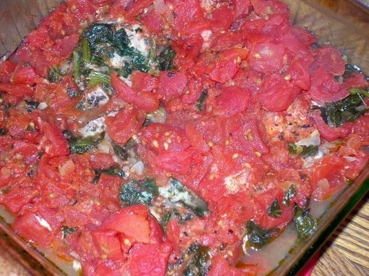plakjes basilicum, spinazie en tomaat
