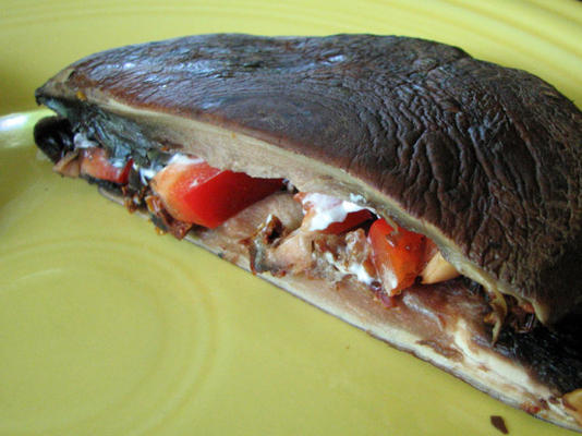 portabella panini met gorgonzola-kaas en zongedroogde tomaten