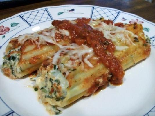 kaasachtige spinazie en paddenstoelenmanicotti