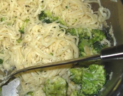 lage cal romige pesto met broccoli en engelen haar