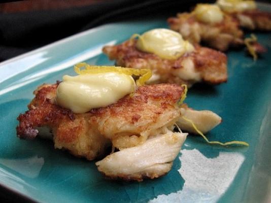 kleine crabcakes met wasabi-mayonaise