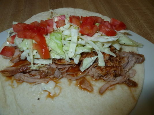 kruik pot getrokken varkensvlees taco's