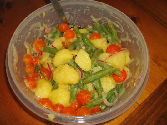 aardappel, cherry tomaat en groene bonen salade