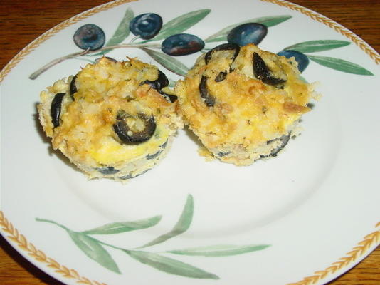 kaasachtige muffins van tonijn en rijst