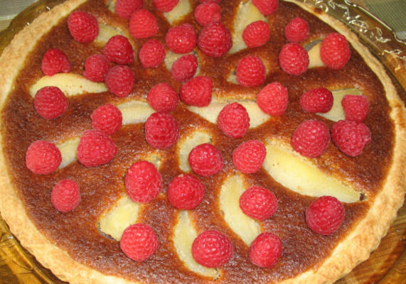 peer en framboos frangipane taart