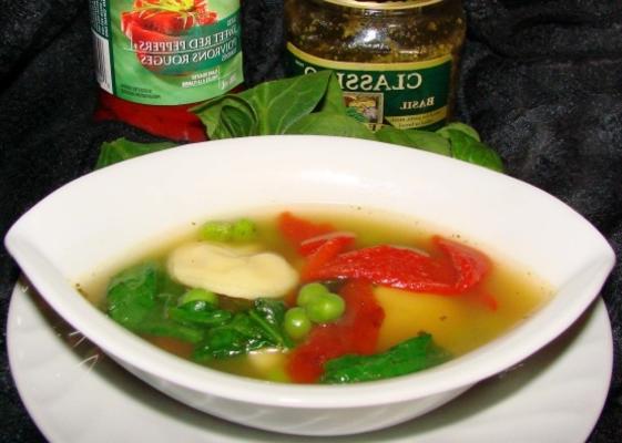 pesto en tortellini soep