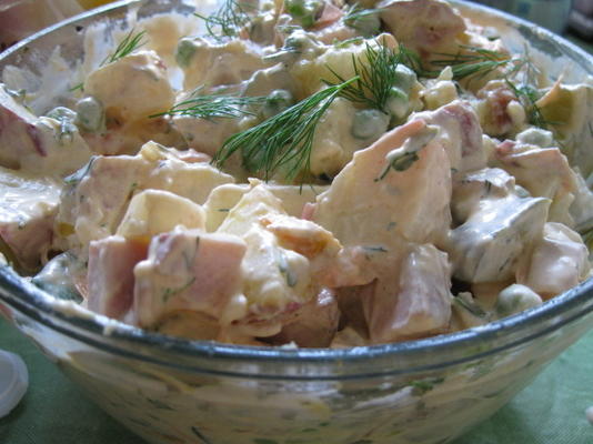 Russische aardappelsalade (salade olivier)
