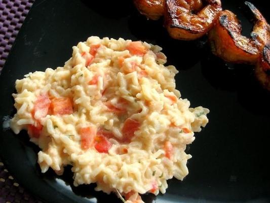 kaasachtige rijst 'n tomaten