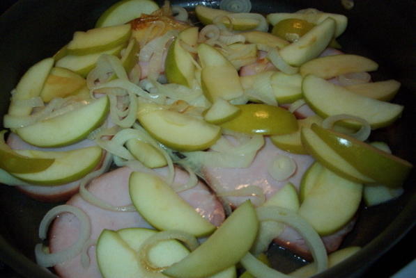 gerookt spek met uien en appelringen - appelfles