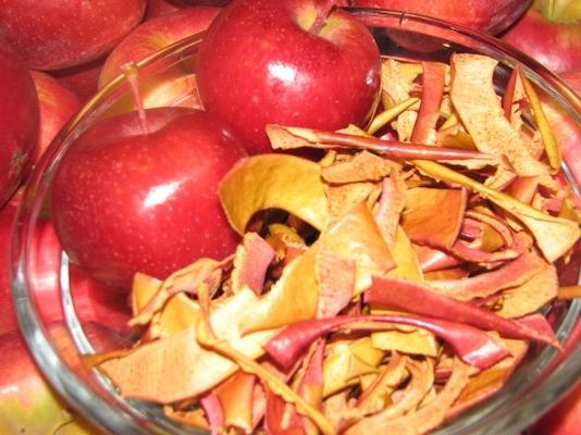 in de oven gedroogde kaneel-suiker appelschilfers