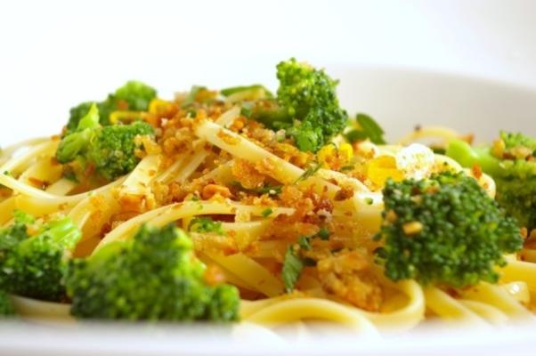 spaghetti met broccoli en walnoten