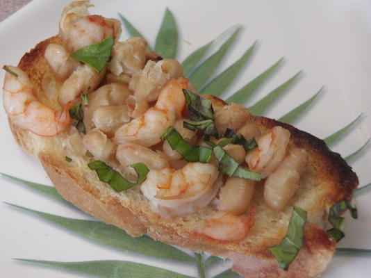 garnalen en witte bonen bruschetta