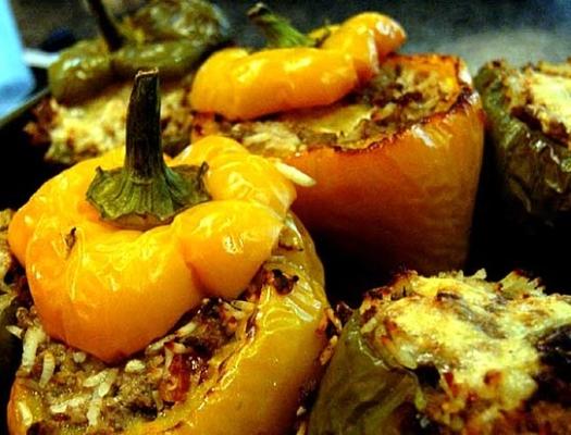 pittige gevulde groene paprika's