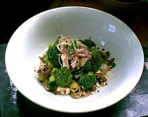 carianne's broccoli, groene olijven en zongedroogde tomatensalade