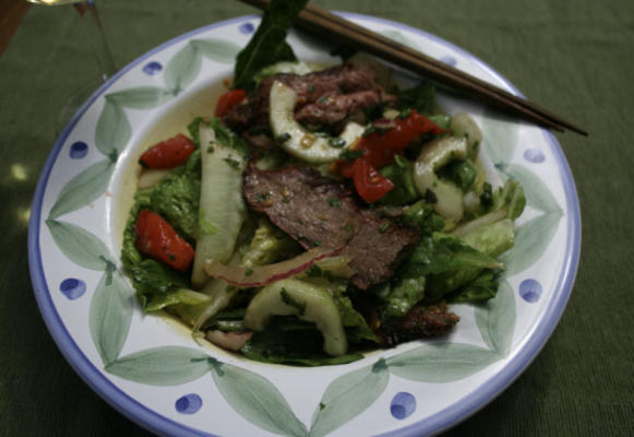 Thaise salade met gegrilde zijsteak