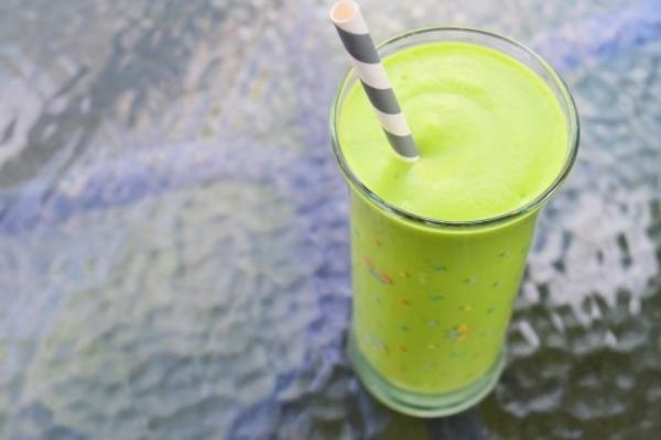 smoothie van avocado en kokosroom