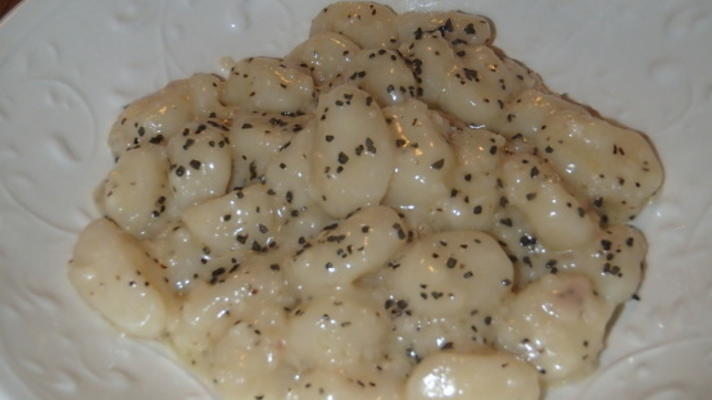 zwarte truffelgnocchi