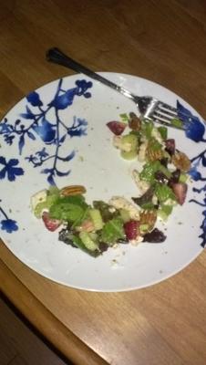 kip, aardbei, pecan, slaatje, greens, met, feta