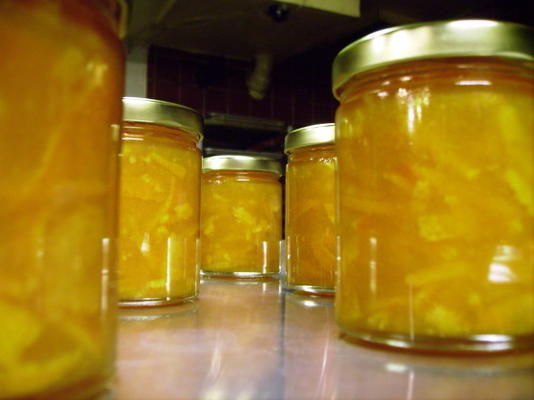 kleinschalige mandarijn (of clementine) marmelade