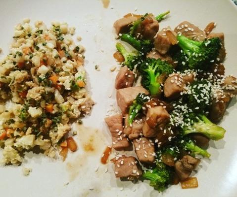 low carb varkensvlees en broccoli roerbakken - 3 netto koolhydraten