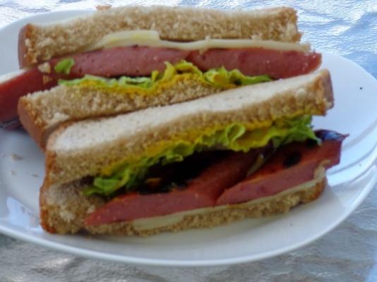 dees gegrilde hotdog sandwich