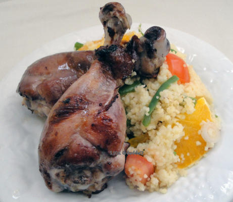 gebarbecued drumsticks met oranje couscous