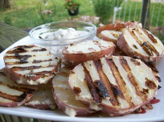 gegrilde aardappelen met bieslooksaus