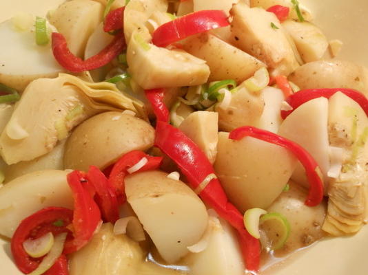 artisjok, rode peper en aardappelsalade