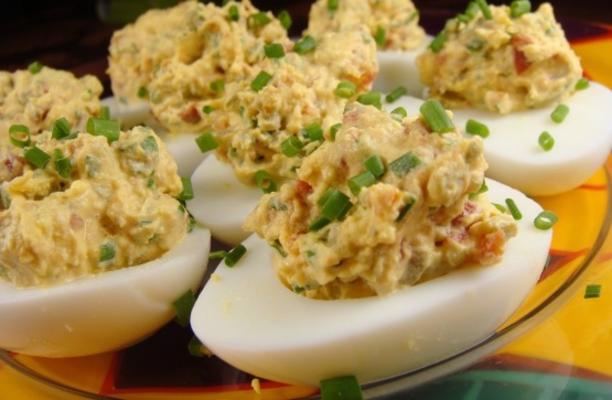 deviled eggs met bieslook