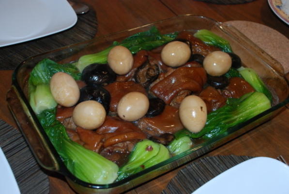 varkensvlees patatim (filipijns-chinese gestoofde varkenspoot / knokkels)