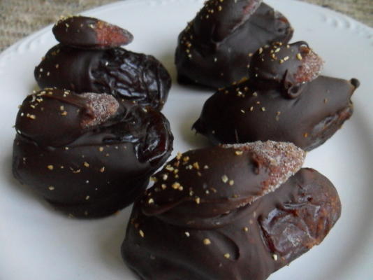 chocoladedip dadels gevuld met gekruide noten