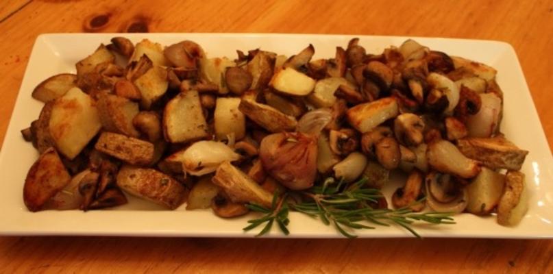 Russische geroosterde aardappelen met champignons