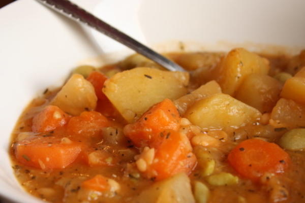 wortels van de lancashire en bonen-soep