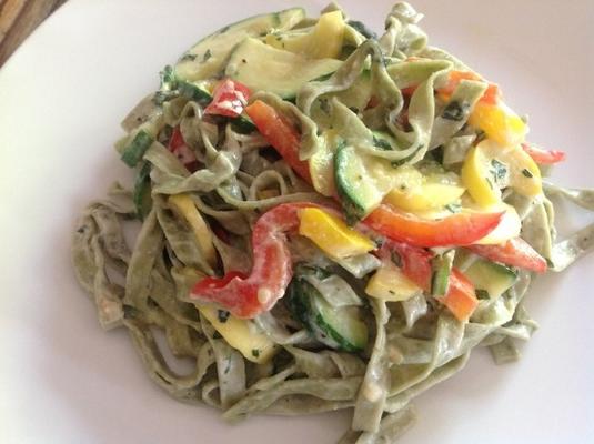 spinazie fettuccine met yoghurt roomsaus